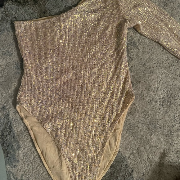 Party Attire - Picture 4 of 5